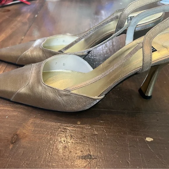 Stuart Weitzman Gold Pointed Square Toe Kitten Slingbacks size 7 - Picture 3 of 7